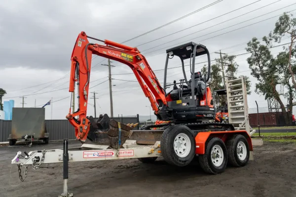 2.5t Excavator - Image 2
